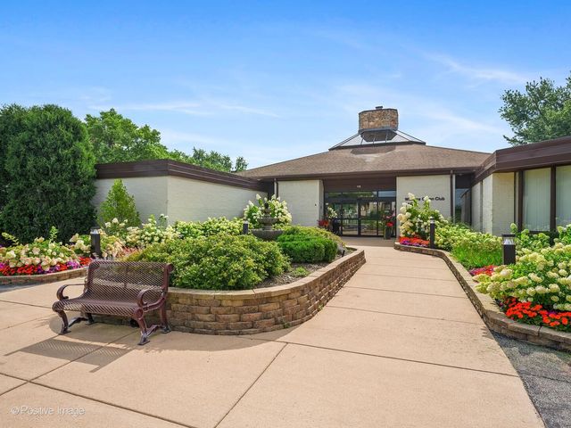 111 Acacia Drive 607, Indian Head Park, IL 60525