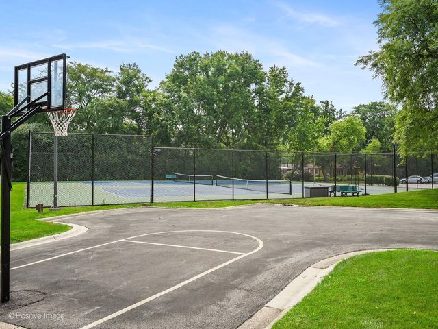 111 Acacia Drive 607, Indian Head Park, IL 60525