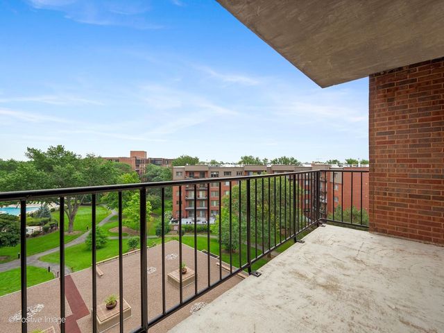 111 Acacia Drive 607, Indian Head Park, IL 60525