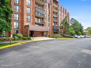 111 Acacia Drive 607, Indian Head Park, IL 60525