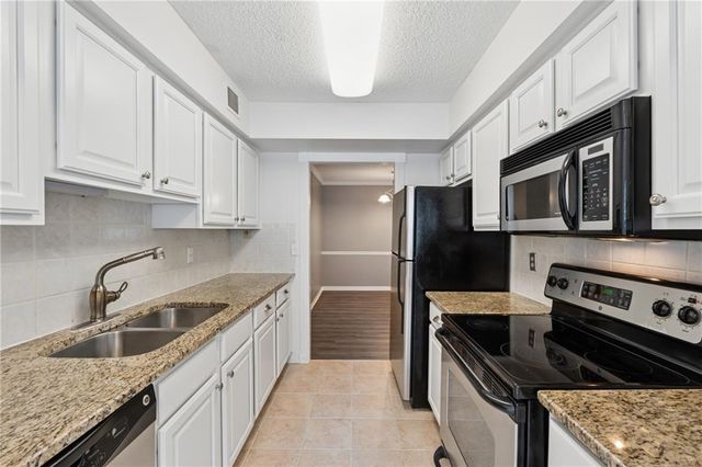 1401 Huntingdon, Sandy Springs, GA 30350