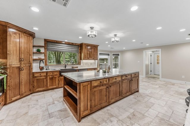 96 B John Kay Road, Huntsville, TX 77320