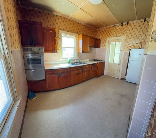 142 Franklin Street, Auburn, NY 13021