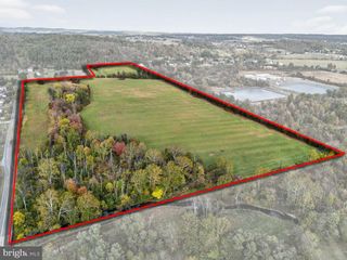 160-A SPRING GARDEN DR, Bechtelsville, PA 19505