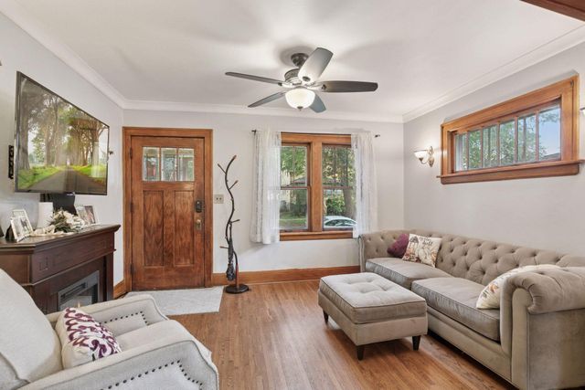 958 James Avenue, Saint Paul, MN 55102