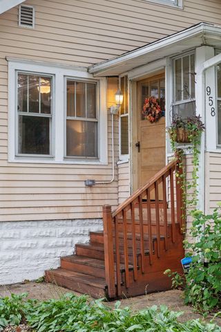 958 James Avenue, Saint Paul, MN 55102