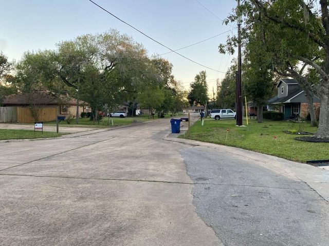 116 June Court, Richwood, TX 77531