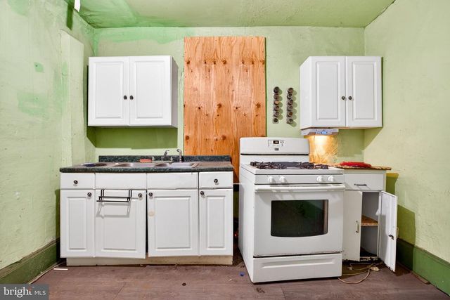 2210 W MASTER ST, Philadelphia, PA 19121