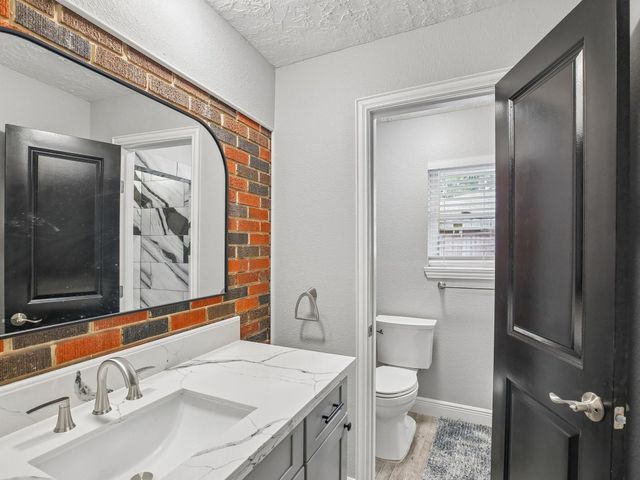 2921 Oak Drive, Dickinson, TX 77539
