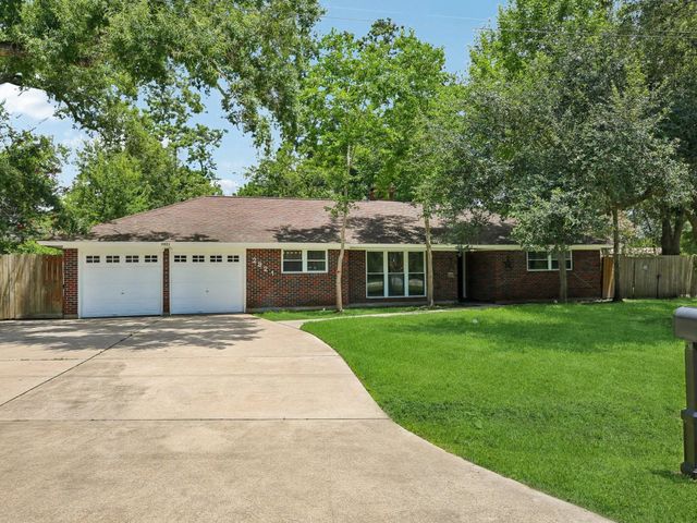 2921 Oak Drive, Dickinson, TX 77539