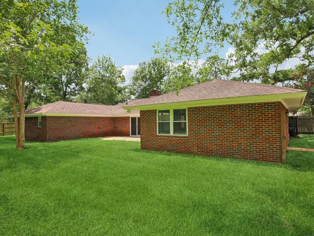 2921 Oak Drive, Dickinson, TX 77539
