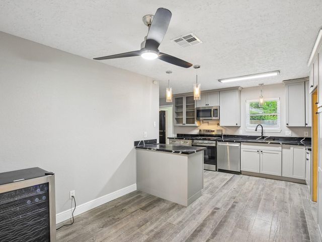 2921 Oak Drive, Dickinson, TX 77539