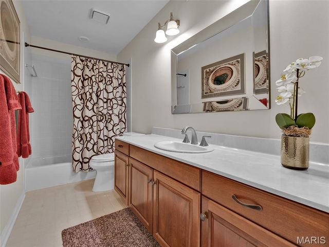 208 Ambridge Court 206, Chesterfield, MO 63017