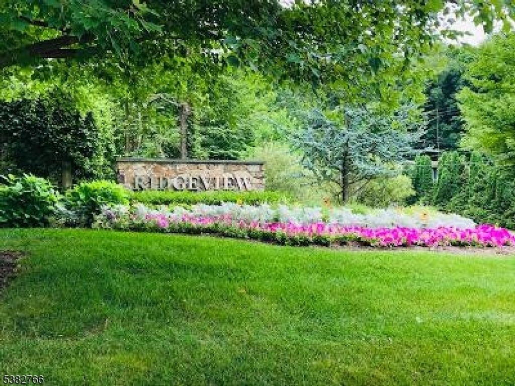 104 Ridgeview Ln, Mount Arlington Boro, NJ 07856