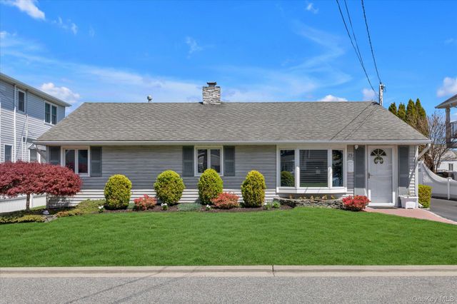 25 Bayview Avenue, Babylon, NY 11702