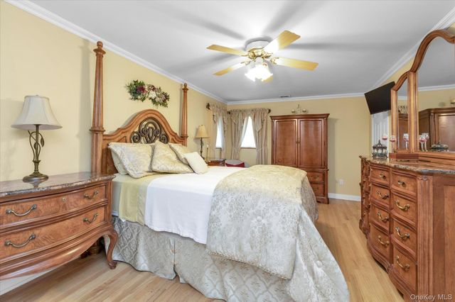 25 Bayview Avenue, Babylon, NY 11702