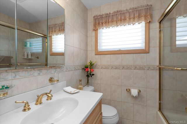 25 Bayview Avenue, Babylon, NY 11702