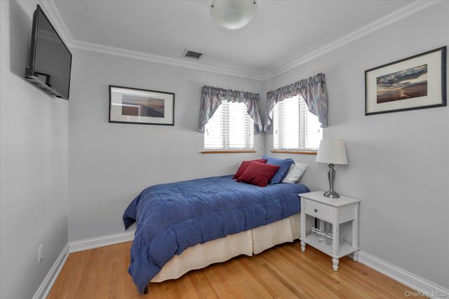 25 Bayview Avenue, Babylon, NY 11702