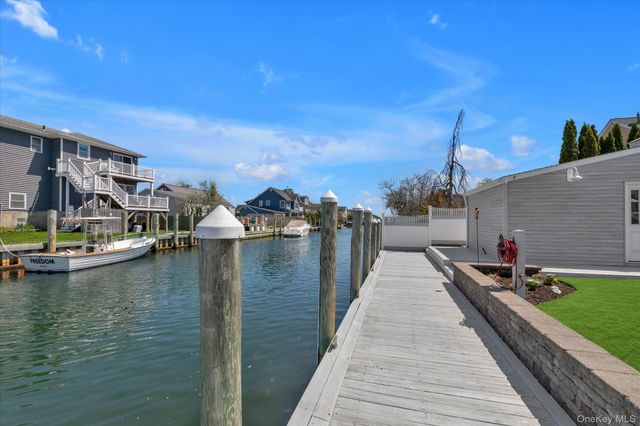 25 Bayview Avenue, Babylon, NY 11702