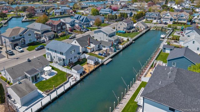 25 Bayview Avenue, Babylon, NY 11702