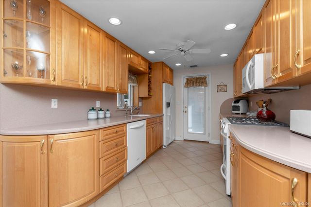 25 Bayview Avenue, Babylon, NY 11702