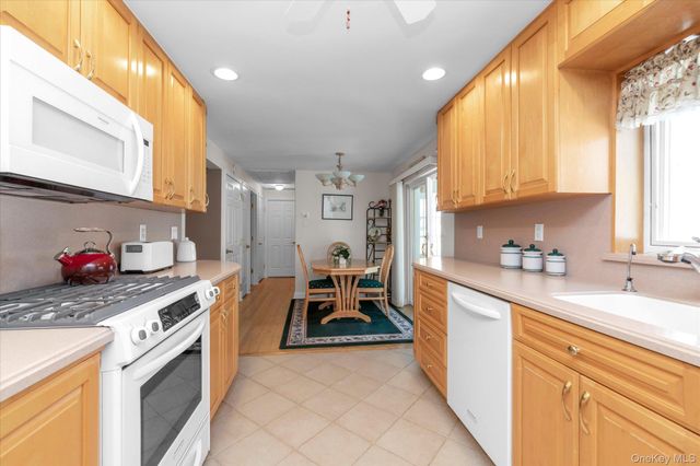 25 Bayview Avenue, Babylon, NY 11702