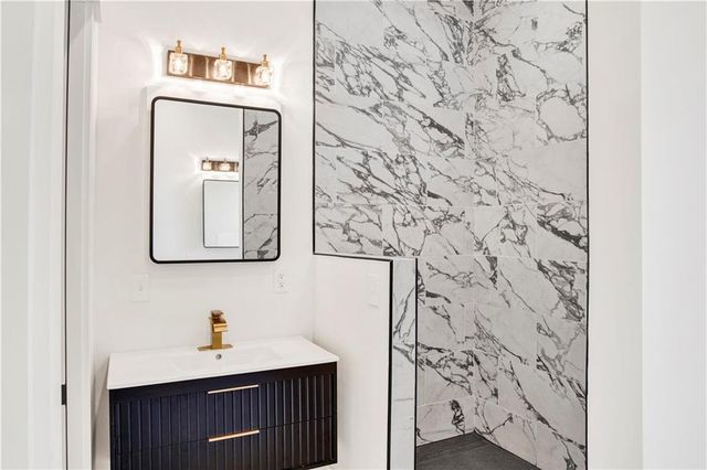 255 West Street, Mobile, AL 36604