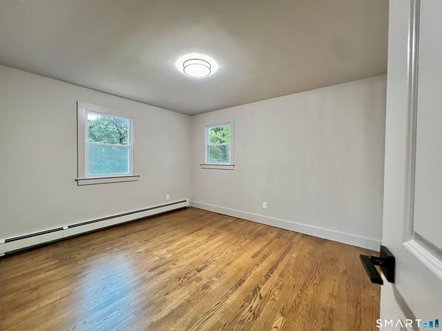 32 Forest Court North, Hamden, CT 06518
