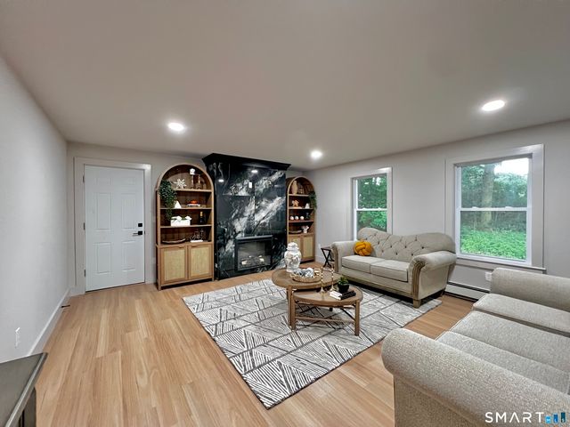 32 Forest Court North, Hamden, CT 06518