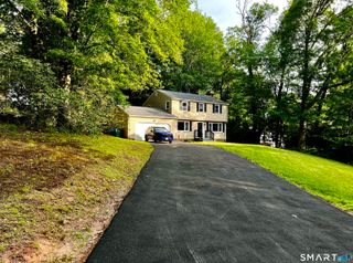 32 Forest Court North, Hamden, CT 06518