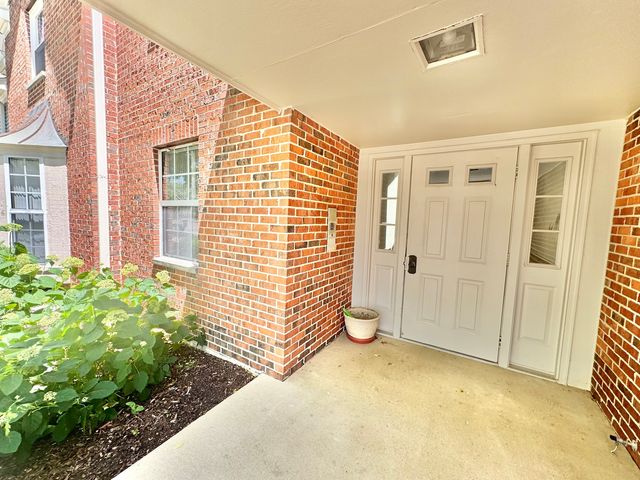 21 Ashburn Court AV1, Schaumburg, IL 60193