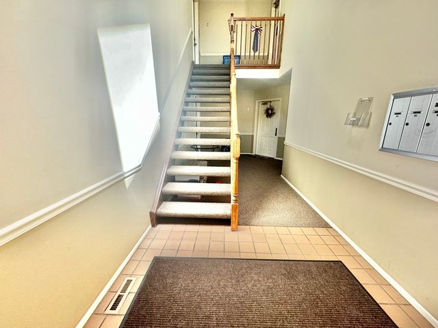 21 Ashburn Court AV1, Schaumburg, IL 60193