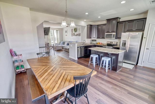 7937 ERINVALE LN, Seven Valleys, PA 17360