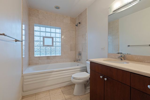 4800 S Saint Lawrence Avenue 3N, Chicago, IL 60615