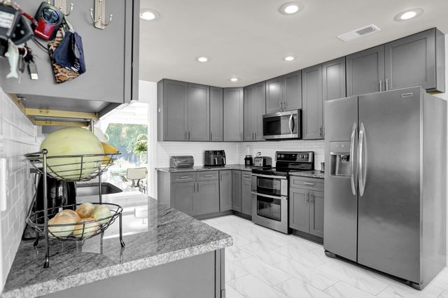 4045 BARTLETT COUNTRY RD, Bartlett, TN 38135