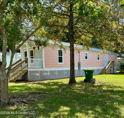 2535 N 12th Street, Ocean Springs, MS 39564