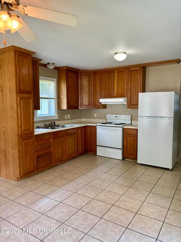 2535 N 12th Street, Ocean Springs, MS 39564