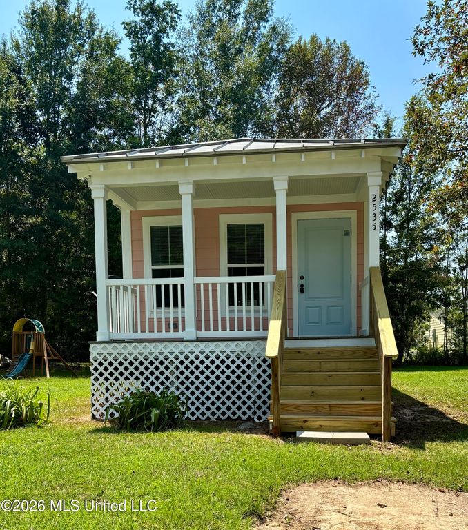 2535 N 12th Street, Ocean Springs, MS 39564