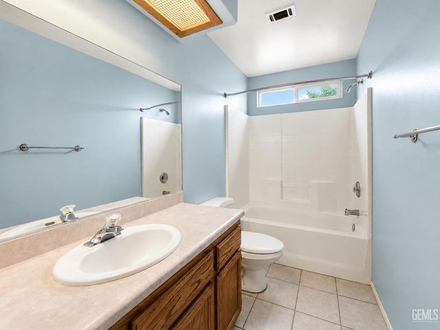 11008 Camino La Paz, Bakersfield, CA 93306