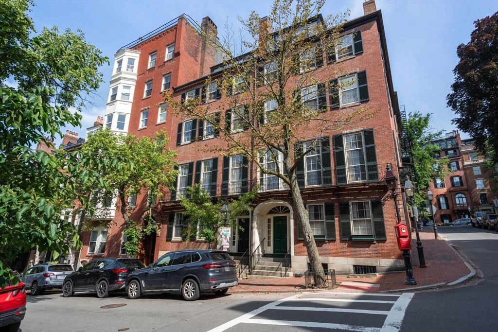 1 Chestnut Street 3B, Boston, MA 02108