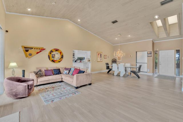 7640 NW 87th Avenue, Tamarac, FL 33321