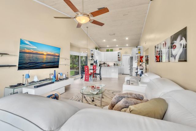 7640 NW 87th Avenue, Tamarac, FL 33321