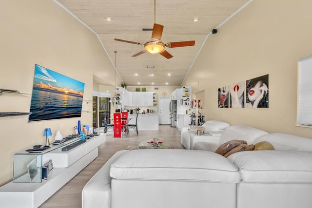 7640 NW 87th Avenue, Tamarac, FL 33321