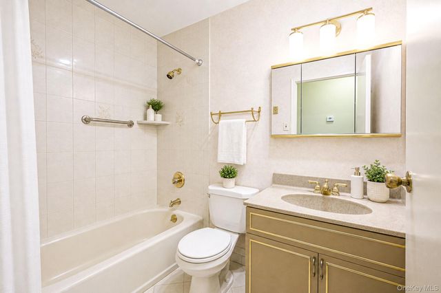 47 Harbor N, Amityville, NY 11701