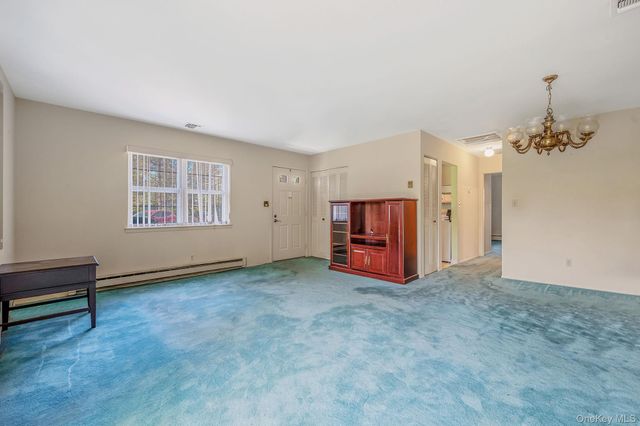 47 Harbor N, Amityville, NY 11701