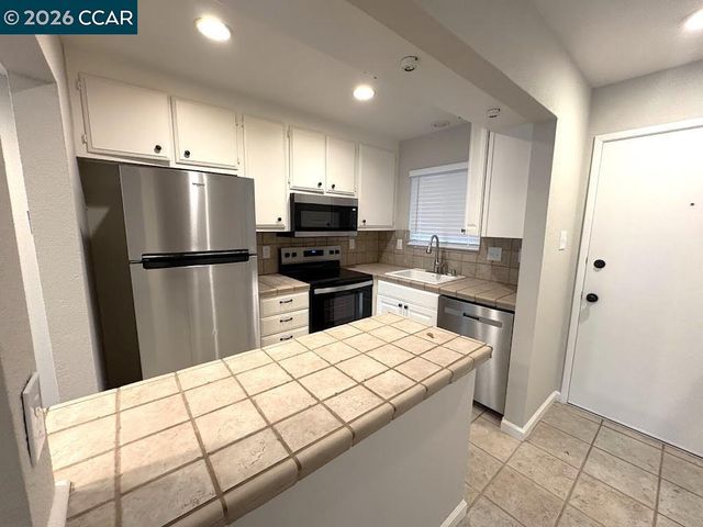 46 Meadowbrook Circle, Pittsburg, CA 94565