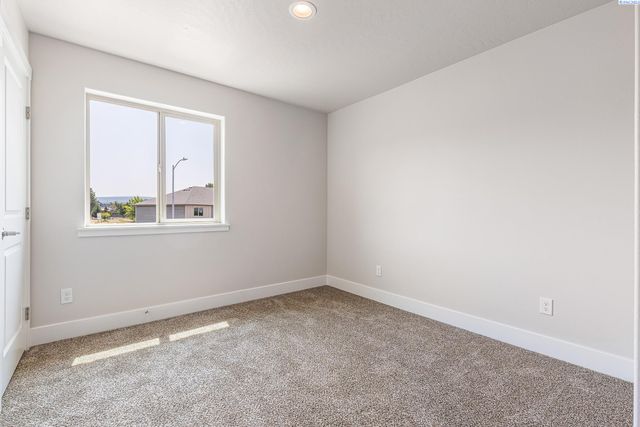 7402 Grapevine Ct, West Richland, WA 99353