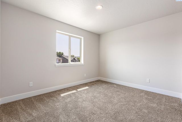 7402 Grapevine Ct, West Richland, WA 99353