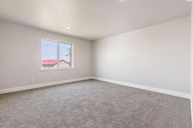 7402 Grapevine Ct, West Richland, WA 99353