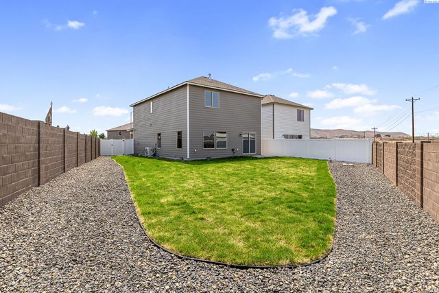 7402 Grapevine Ct, West Richland, WA 99353